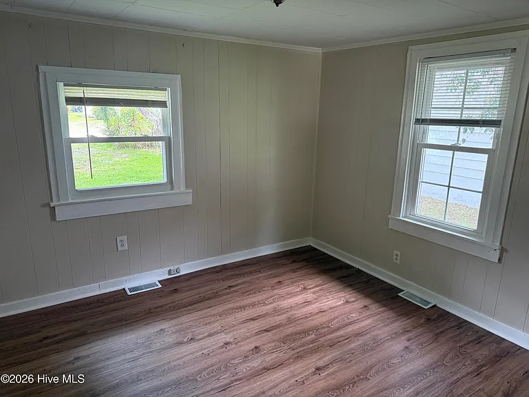 2306 Bay St — Photo 10