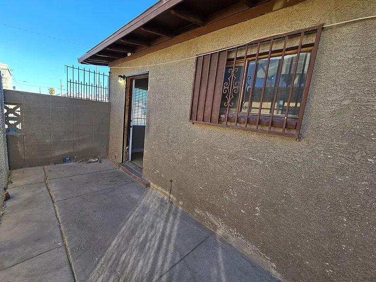 2539 N Carroll St — Photo 7