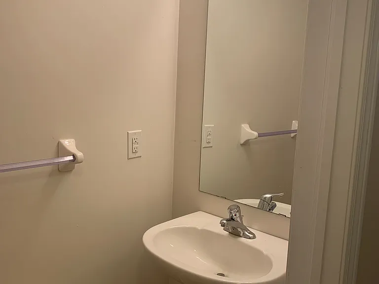 87 Hammersly Blvd — Photo 11