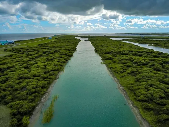 2952 Palacios Bay, Palacios, TX 77465