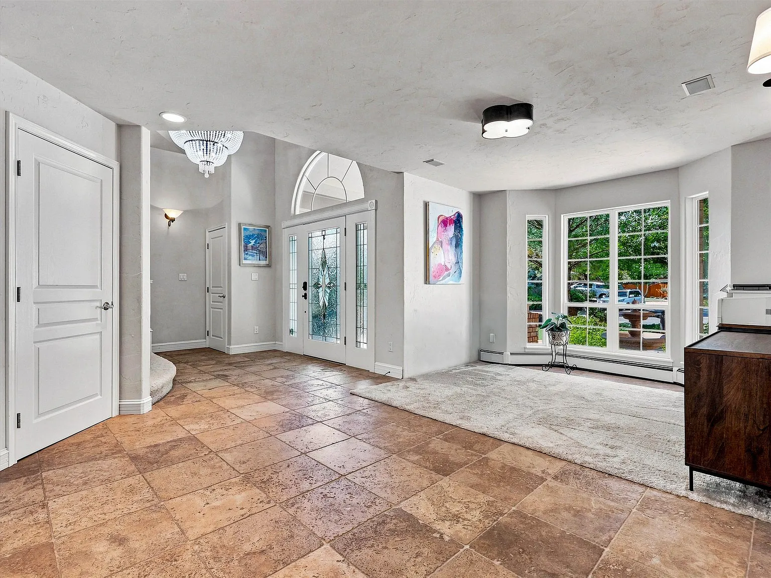 3 bed, 2390 sqft, $3,500 — Photo 3