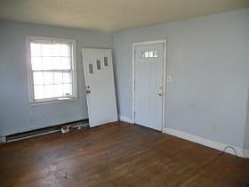 3rd image of 6 Plaza Dr