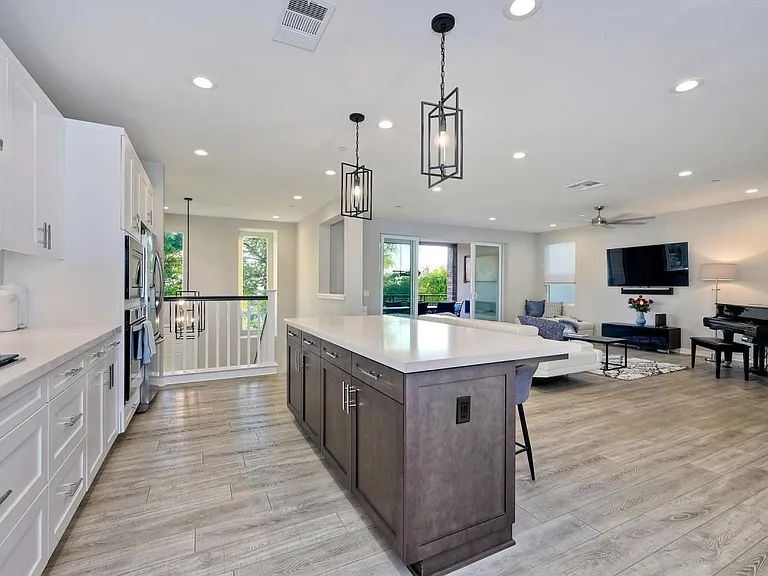 16242 Camden Cir — Photo 9