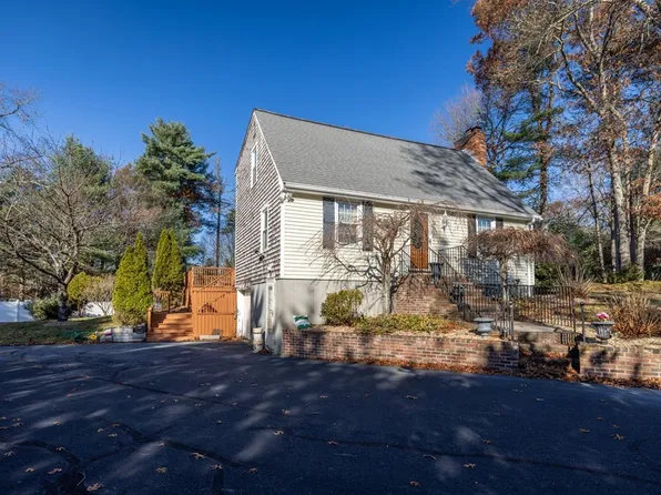 2 Glad St, Assonet, MA 02702