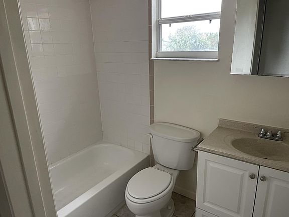 5th image of 228 N Hollywood Ave APT 2