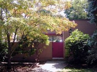 5 Charlton Hill Rd, Hamden, CT 06518