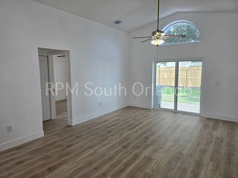 1732 Brook Hollow Dr — Photo 4