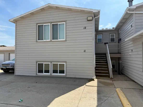 606 19th Ave SE APT 11, Minot, ND 58701