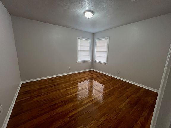 5th image of 422 Gilbert St