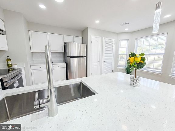 4th image of 5624 Willoughby Newton Dr Unit 13