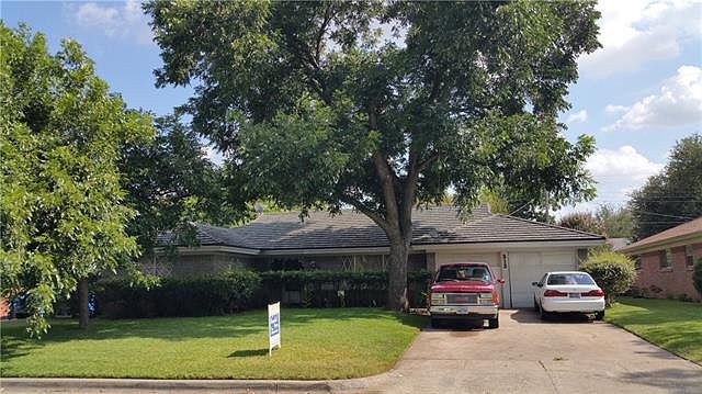 1st image of 313 Chateau Dr