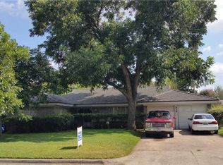 313 Chateau Dr, Fort Worth, TX 76134