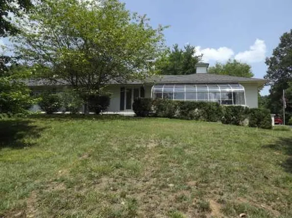 414 E Belmont Dr, Calhoun, GA 30701