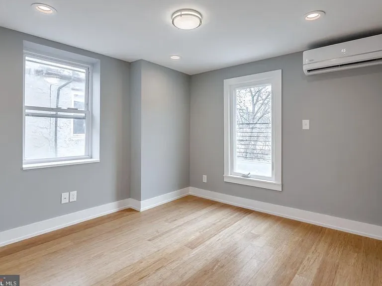 1530 Christian St #3 — Photo 2