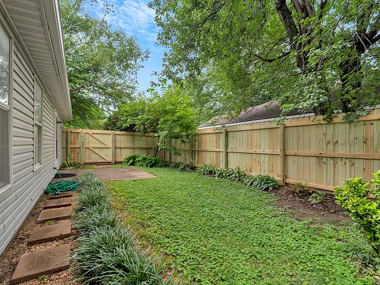 1511 N Greenleaf Dr — Photo 20