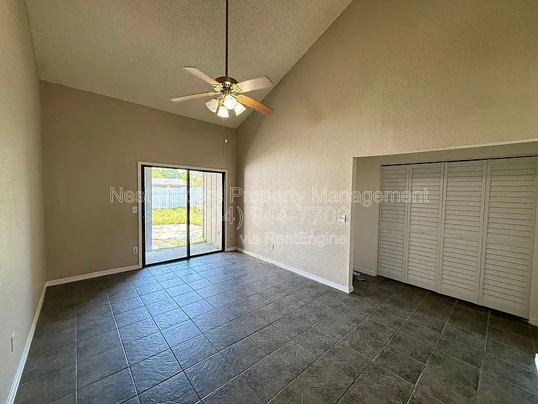 2429 Seabury Pl N — Photo 6
