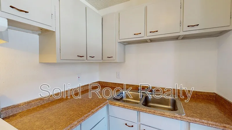2 bed, 1.0 bath, 796 sqft, $737 — Photo 3