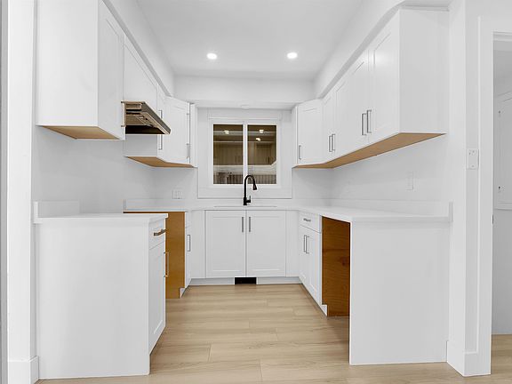 4th image of 7489 Maple St