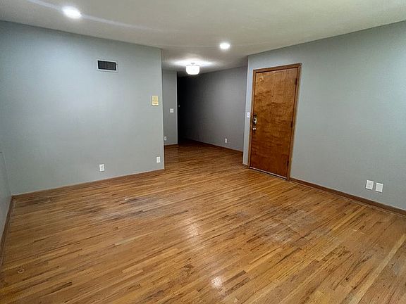3rd image of 1711 D St Unit 6