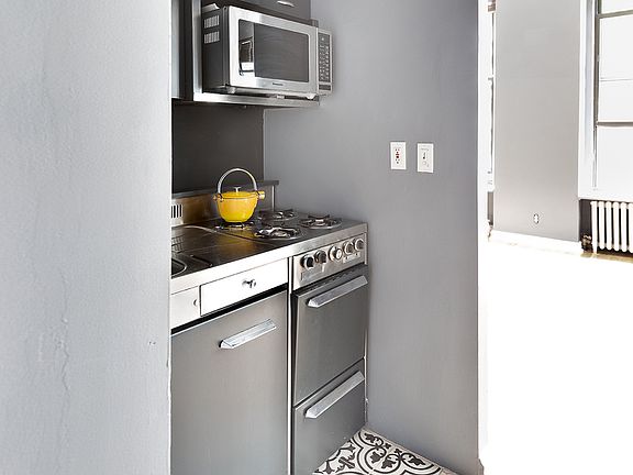 5th image of 409 E 51st St #2F