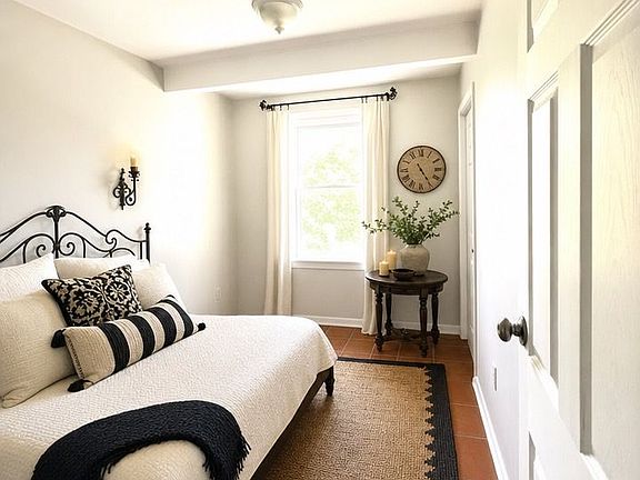 2nd image of 925 Bayly St #7