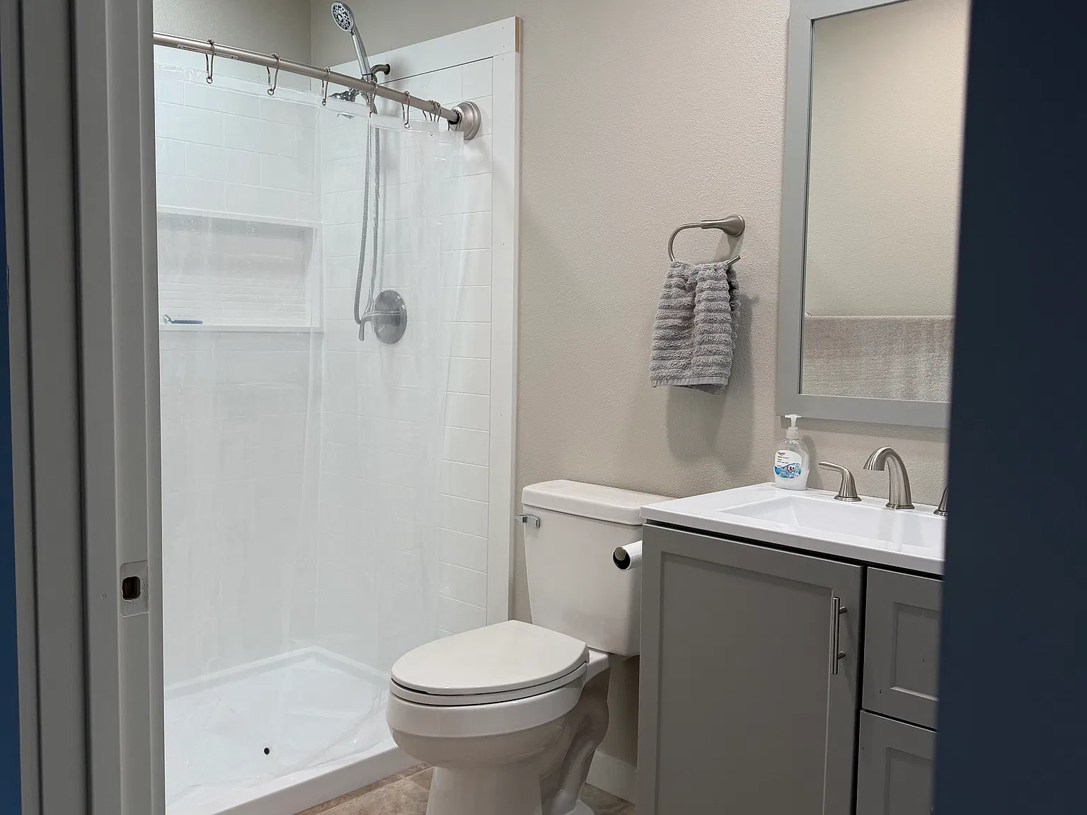 3 bed, 1100 sqft, $2,500 — Photo 3