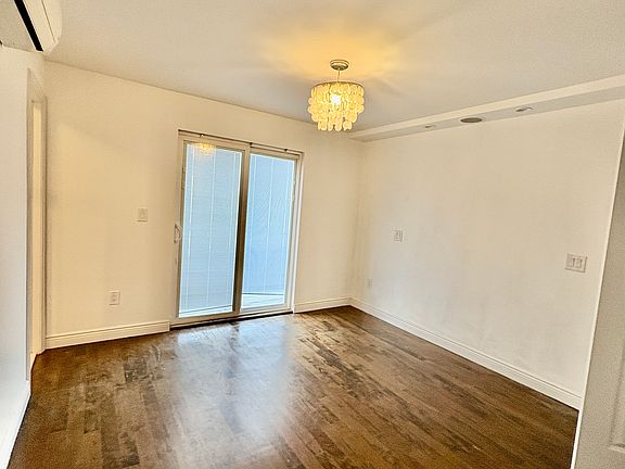4th image of 37 Lexington Ave #1