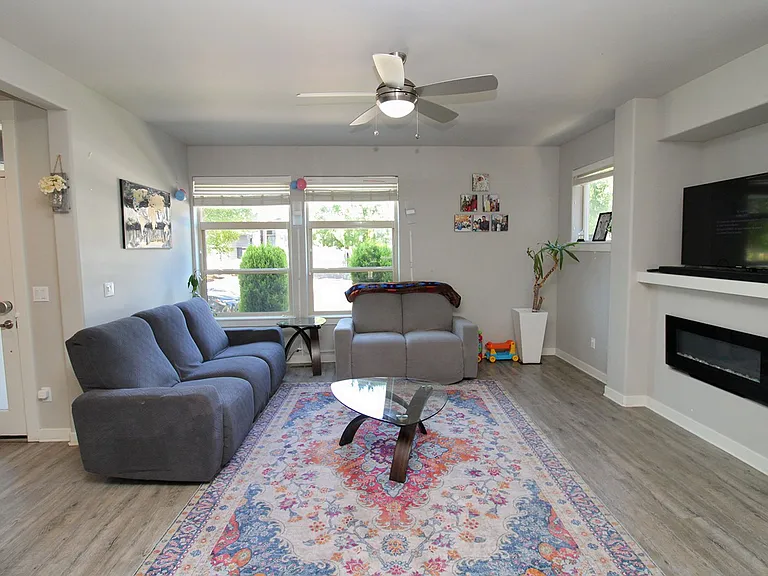 5220 SE Thornapple St — Photo 5