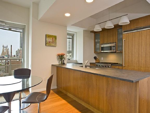 2nd image of 205 E 59th St APT 8A