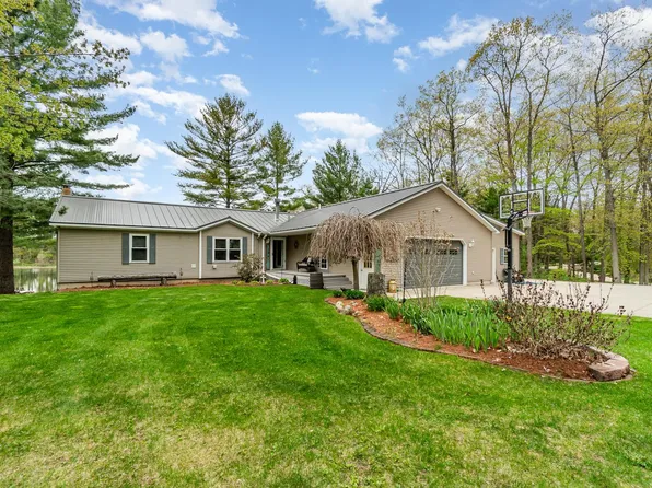 5013 Ruby Dr, Gladwin, MI 48624