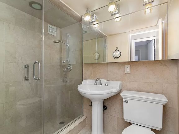 2nd image of 220 E 57th St APT 7K