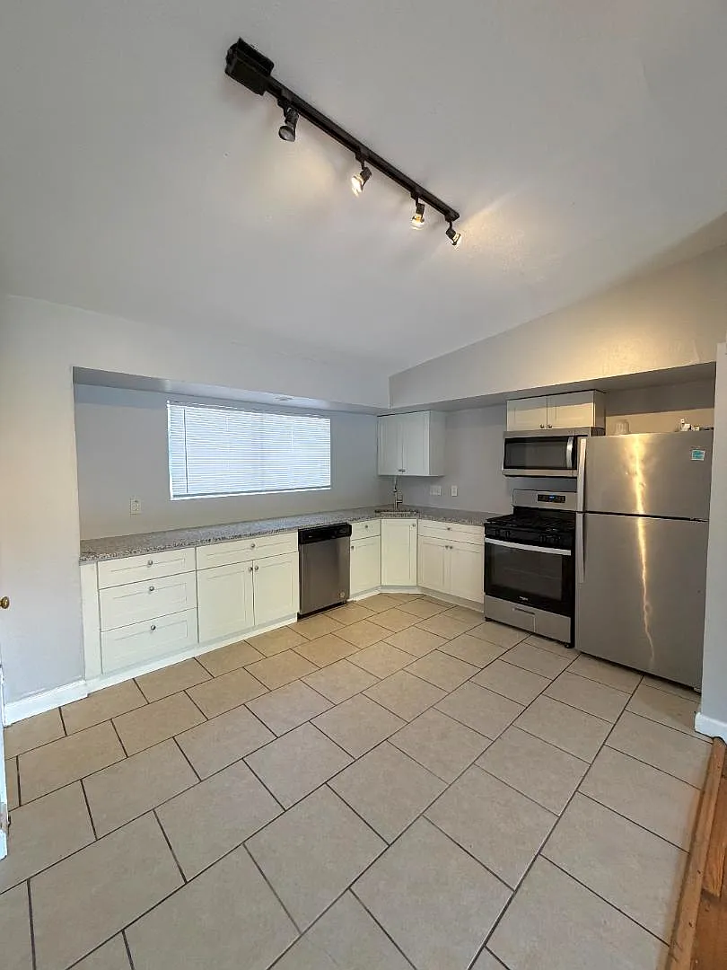 Property Photo - 2415 Castle Dr
