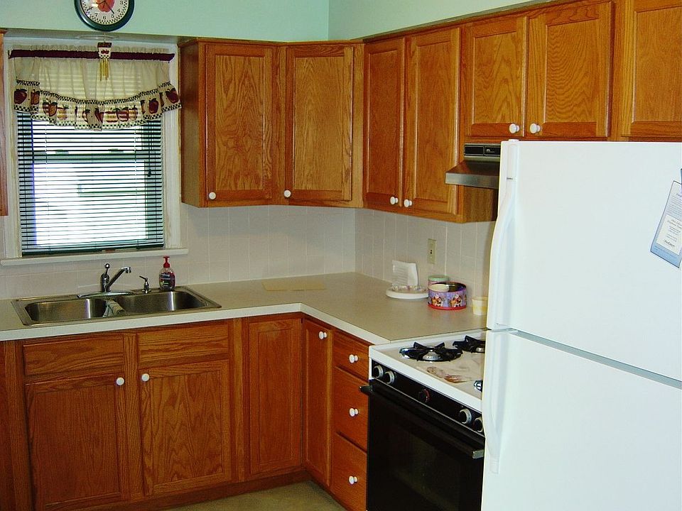 2nd image of 1560 East Ave