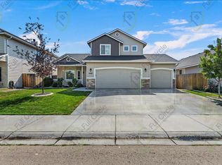 5488 N Diamond Creek Ave, Meridian, ID 83646