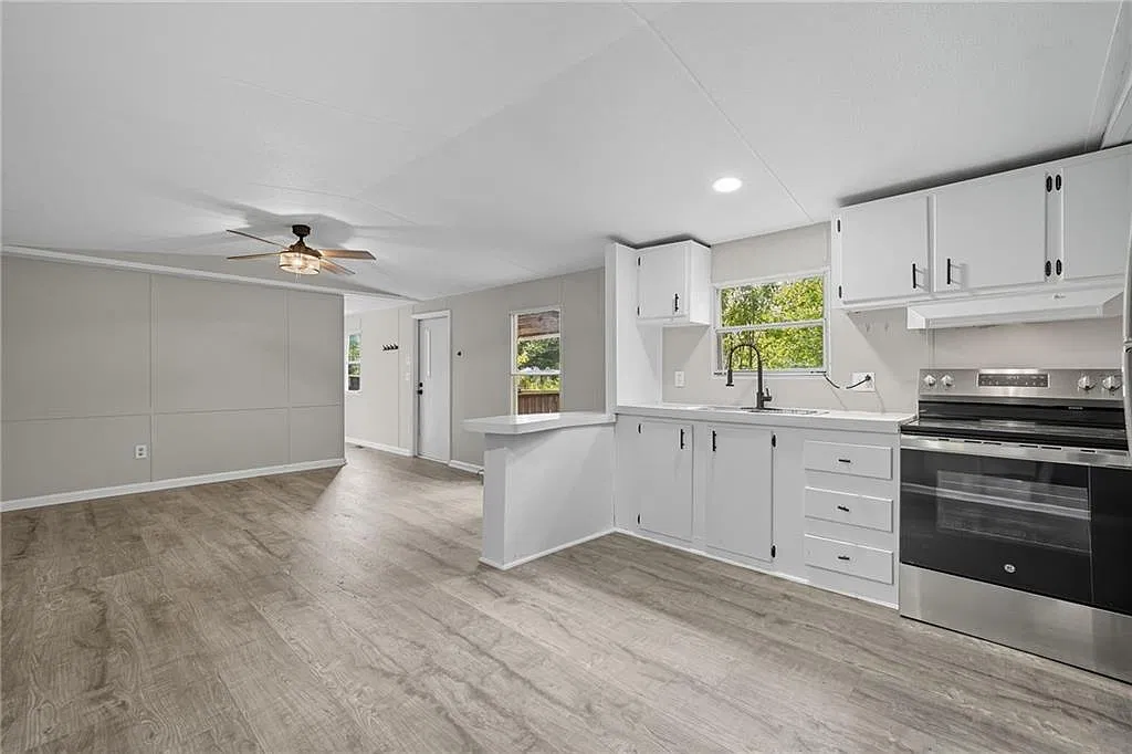 3 bed, 2.0 bath, 848 sqft, $1,850 — Photo 4