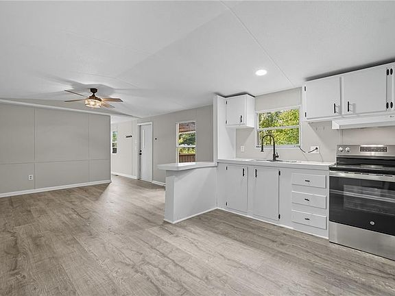 4th image of 330 Hyde Rd