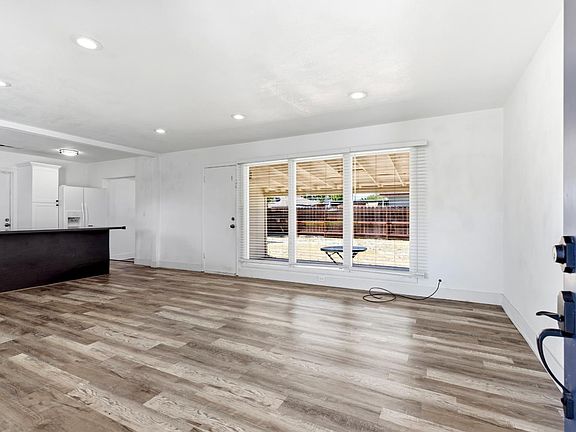 5th image of 1535 Kent Way