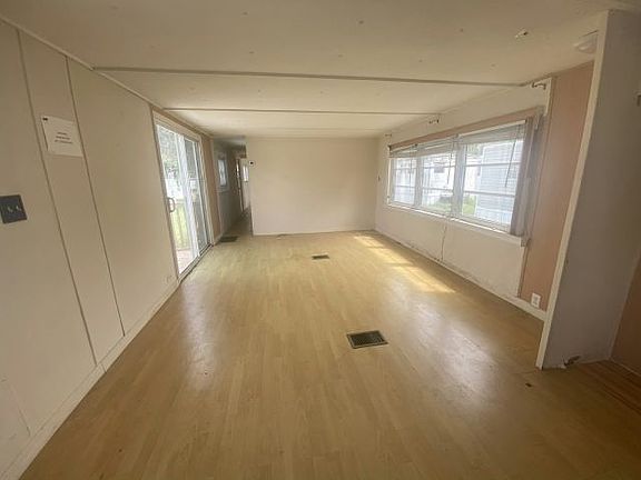 5th image of 1629 Genie St #37