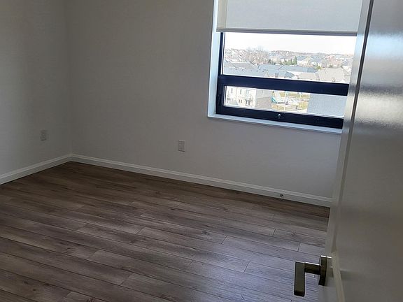 4th image of 144 Watson Rd N #601