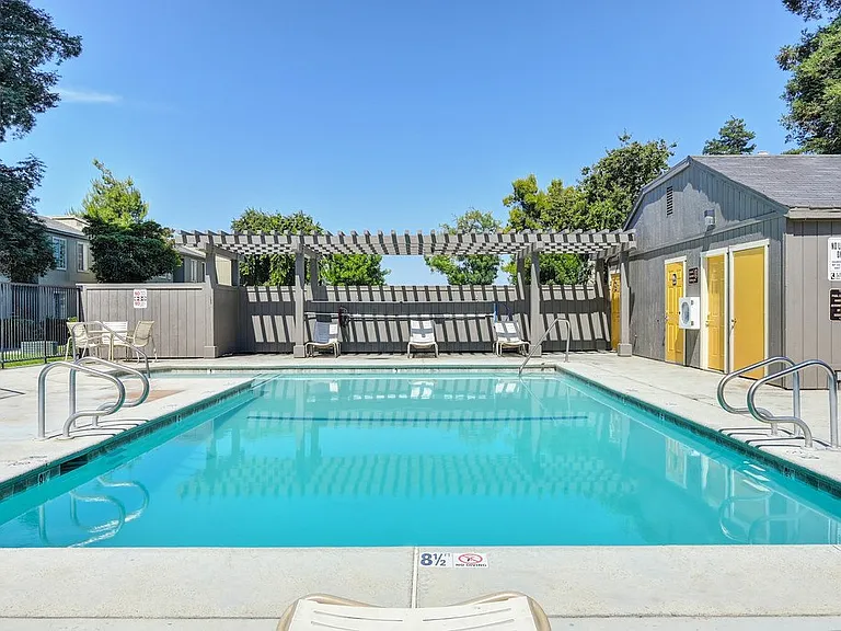 The Redwoods Apartments — Photo 14