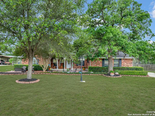 1253 Hillside Oaks, La Vernia, TX 78121