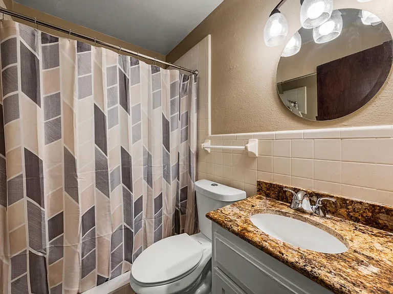 436 Topeka Dr — Photo 10