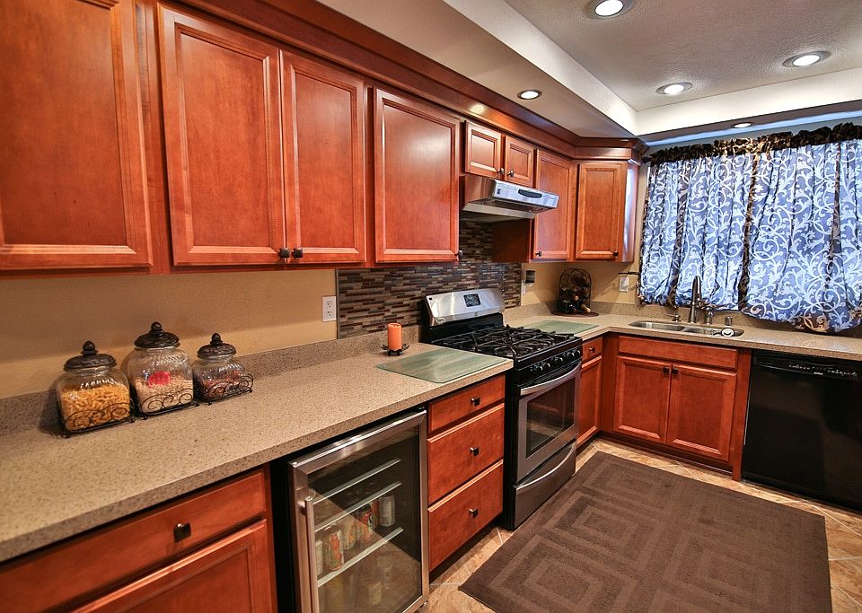1st image of 900 W Sierra Madre Ave APT 123