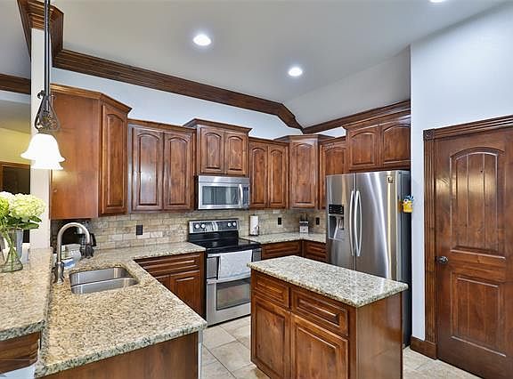 4th image of 602 Swift Water Dr