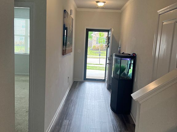 3rd image of 290 Hamilton Pointe Dr