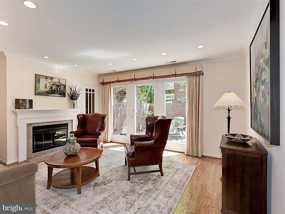4th image of 104 Waterford Pl