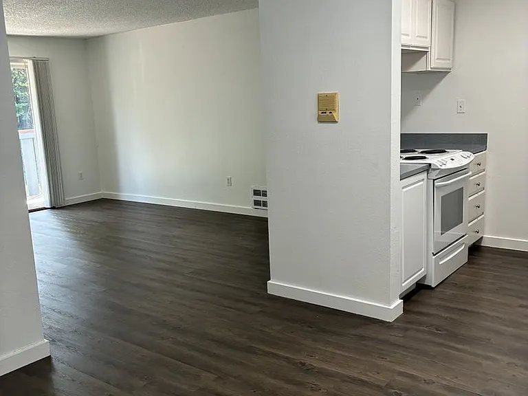 Interlakken Apartments — Photo 9