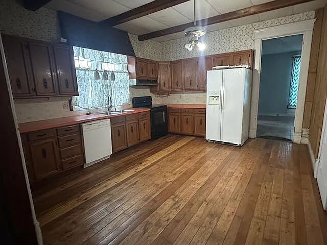 678 S English Ave — Photo 3