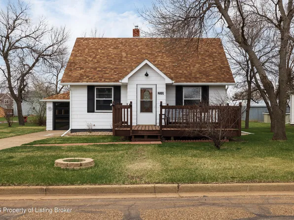 210 2nd Ave W, Regent, ND 58650