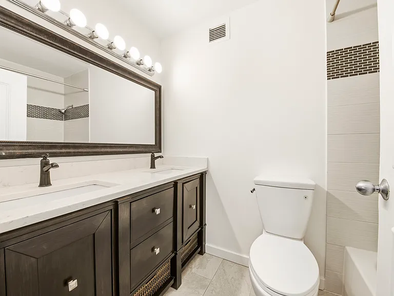 200 N Dearborn St #1007 — Photo 7